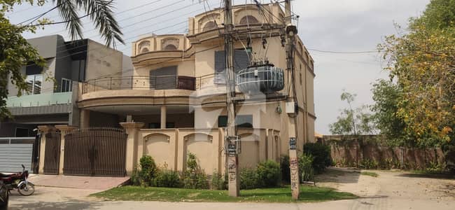 واپڈا ٹاؤن فیز 1 واپڈا ٹاؤن,ملتان میں 5 کمروں کا 10 مرلہ مکان 3.0 کروڑ میں برائے فروخت۔