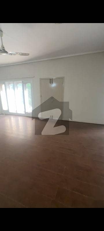 500 Yards Livable House For Sale F-8/1, Islamabad Location: F-8/1, Islamabad