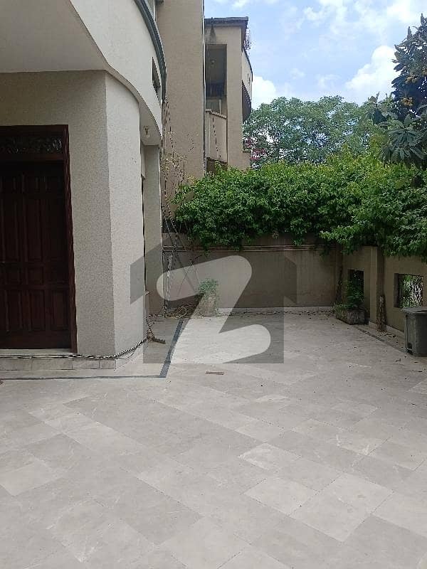 1 Kanal House For Rent in F-11/2 1 Kanal House For Rent in F-11/2