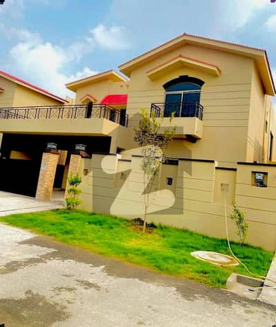 17-Marla 5-Bedroom's Tile Flooring (Brigadier House) For Sale | Askari 10 Lahore Cantt | @nusratestate