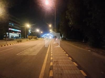ڈی ایچ اے فیز 8 سابقہ ایئر ایوینیو ڈی ایچ اے فیز 8,ڈی ایچ اے ڈیفینس,لاہور میں 1 کنال رہائشی پلاٹ 3.25 کروڑ میں برائے فروخت۔