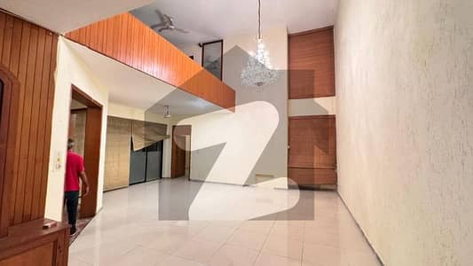 ایف ۔ 7 اسلام آباد میں 3 کمروں کا 1 کنال مکان 3.5 لاکھ میں کرایہ پر دستیاب ہے۔