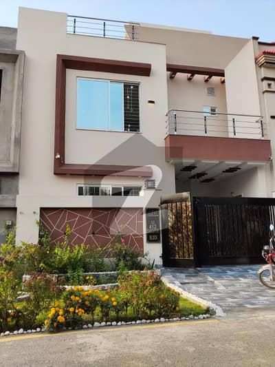 Beautiful 5 Marla Stylish House In Executive Block