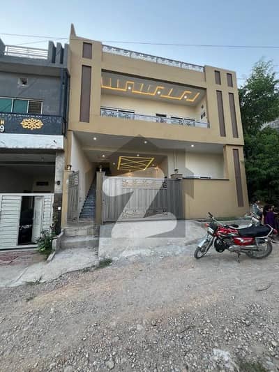 کلفٹن ٹاؤن شپ راولپنڈی میں 3 کمروں کا 5 مرلہ مکان 1.35 کروڑ میں برائے فروخت۔