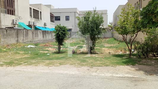ڈی ایچ اے فیز 7 - بلاک کیو فیز 7,ڈیفنس (ڈی ایچ اے),لاہور میں 1 کنال رہائشی پلاٹ 3.4 کروڑ میں برائے فروخت۔