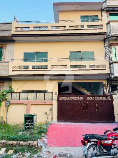 جی ۔ 13 اسلام آباد میں 4 کمروں کا 4 مرلہ مکان 3.3 کروڑ میں برائے فروخت۔