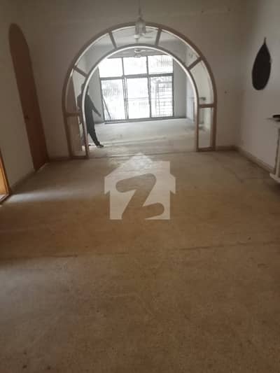 ایف ۔ 10 اسلام آباد میں 6 کمروں کا 1 کنال مکان 22.0 کروڑ میں برائے فروخت۔
