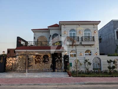 بحریہ ٹاؤن - اوورسیزبی بحریہ ٹاؤن اوورسیز انکلیو,بحریہ ٹاؤن,لاہور میں 5 کمروں کا 1 کنال مکان 7.5 کروڑ میں برائے فروخت۔