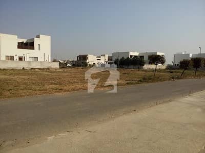 ڈی ایچ اے فیز 7 - بلاک وائے فیز 7,ڈیفنس (ڈی ایچ اے),لاہور میں 1 کنال رہائشی پلاٹ 4.35 کروڑ میں برائے فروخت۔