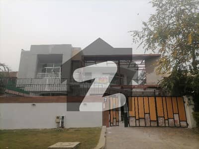 In F-7 600 Square Yards House For rent