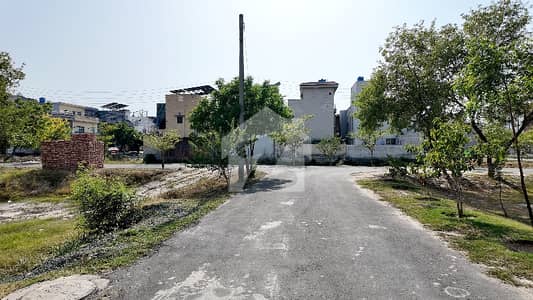 Corner Valencia - Block J1 Residential Plot For sale Sized 7 Marla