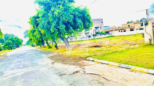 5 MARLA PLOT ON PRIME LOCATION OF VALENCIA TOWN LAHORE