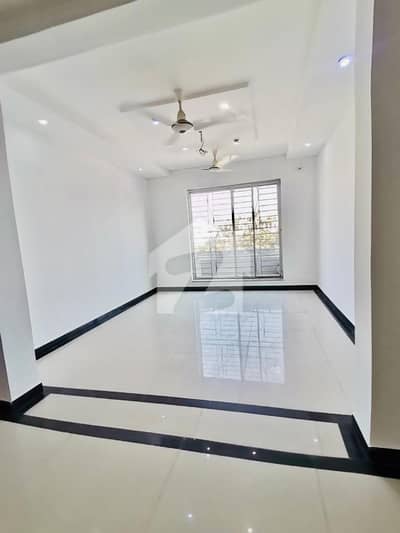 10 MARLA USED HOUSE FOR SALE IN VALENCIA Y=TOWN LAHORE