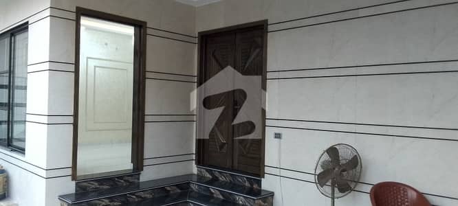 ایل ڈی اے ایوینیو لاہور میں 6 کمروں کا 10 مرلہ مکان 4.0 کروڑ میں برائے فروخت۔