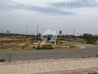 ڈی ایچ اے فیز 6 - سی سی اے بلاک ڈی ایچ اے فیز 6,ڈیفنس (ڈی ایچ اے),لاہور میں 8 مرلہ کمرشل پلاٹ 9.5 کروڑ میں برائے فروخت۔