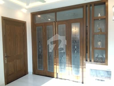 ایل ڈی اے ایوینیو لاہور میں 6 کمروں کا 10 مرلہ مکان 3.95 کروڑ میں برائے فروخت۔
