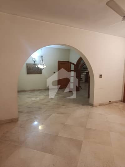2 kanal House For Sale in main Cantt.