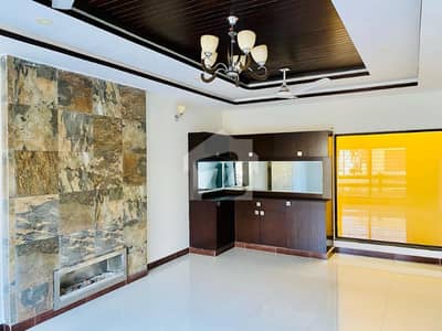 10 Marla Park face new House For Sale In phase 4