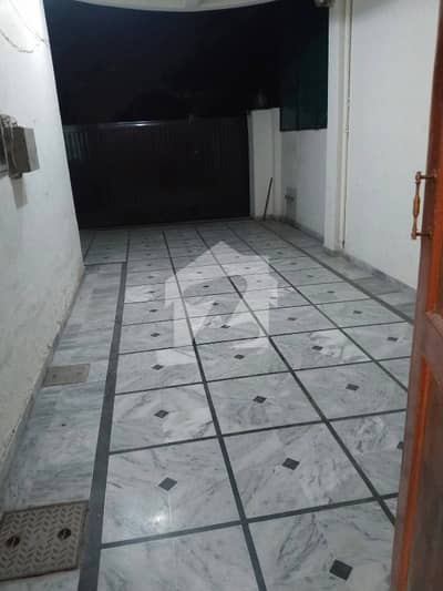 ایف ۔ 11 اسلام آباد میں 6 کمروں کا 1 کنال مکان 4.2 لاکھ میں کرایہ پر دستیاب ہے۔