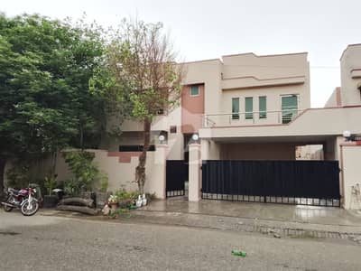 عسکری 10 - صیکٹر ای عسکری 10,عسکری,لاہور میں 3 کمروں کا 10 مرلہ مکان 5.3 کروڑ میں برائے فروخت۔