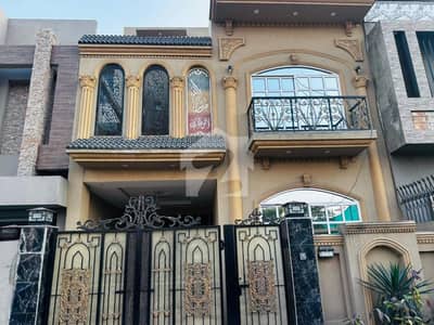 پیراگون سٹی ۔ ایگزیکیٹو بلاک پیراگون سٹی,لاہور میں 3 کمروں کا 5 مرلہ مکان 2.45 کروڑ میں برائے فروخت۔ پیراگون سٹی ۔ ایگزیکیٹو بلاک پیراگون سٹی,لاہور میں 3 کمروں کا 5 مرلہ مکان 2.45 کروڑ میں برائے فروخت۔