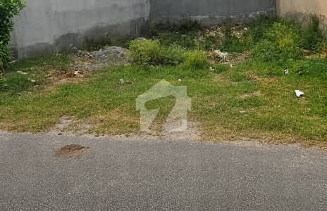 بنی گالہ اسلام آباد میں 5 مرلہ رہائشی پلاٹ 30.0 لاکھ میں برائے فروخت۔