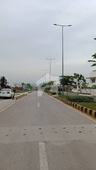 ڈی ایچ اے فیز 4 - سیکٹر سی ڈی ایچ اے ڈیفینس فیز 4,ڈی ایچ اے ڈیفینس,اسلام آباد میں 1 کنال رہائشی پلاٹ 4.5 کروڑ میں برائے فروخت۔ ڈی ایچ اے فیز 4 - سیکٹر سی ڈی ایچ اے ڈیفینس فیز 4,ڈی ایچ اے ڈیفینس,اسلام آباد میں 1 کنال رہائشی پلاٹ 4.5 کروڑ میں برائے فروخت۔