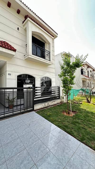 5 Marla Full House For Rent In Park View City Islamabad 3 Bedrooms, Modern Living