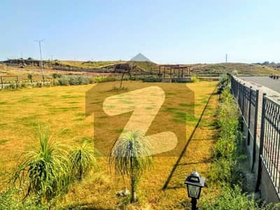 9 Marla Plot For Sale In PECHS K Block Prime Heighted Location