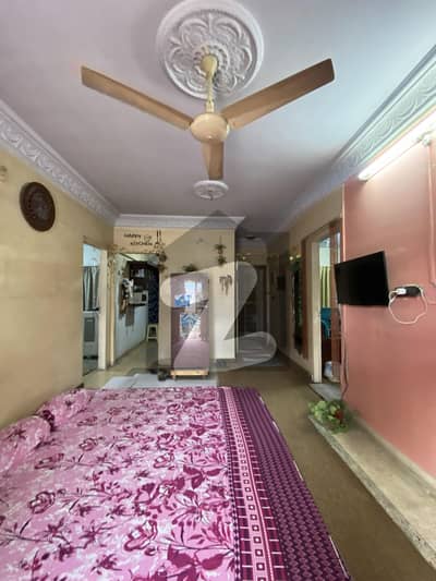 In Gulistan-E-Jauhar - Block 13 Flat For Sale Sized 1300 Square Feet