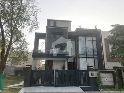 بحریہ ٹاؤن - اوورسیزبی بحریہ ٹاؤن اوورسیز انکلیو,بحریہ ٹاؤن,لاہور میں 5 کمروں کا 10 مرلہ مکان 5.9 کروڑ میں برائے فروخت۔