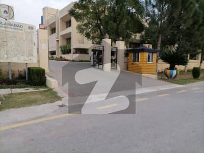 ڈی ۔ 18 اسلام آباد میں 1 کنال رہائشی پلاٹ 1.05 کروڑ میں برائے فروخت۔