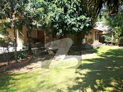 Hot Location Standard CDA 4 Kanal Old House Is For SALE