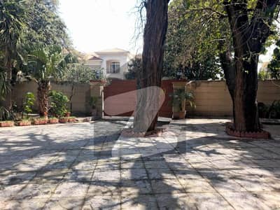 Hot Location Standard CDA 4 Kanal Old House Is For SALE