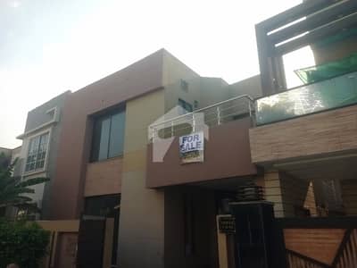 بحریہ ٹاؤن عمر بلاک بحریہ ٹاؤن سیکٹر B,بحریہ ٹاؤن,لاہور میں 3 کمروں کا 8 مرلہ مکان 2.8 کروڑ میں برائے فروخت۔