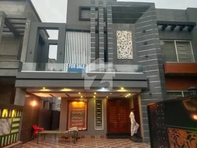 بحریہ ٹاؤن رفیع بلاک بحریہ ٹاؤن سیکٹر ای,بحریہ ٹاؤن,لاہور میں 5 کمروں کا 10 مرلہ مکان 4.5 کروڑ میں برائے فروخت۔