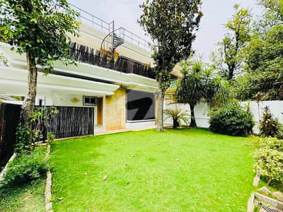 ایف ۔ 6 اسلام آباد میں 4 کمروں کا 1 کنال مکان 8.5 لاکھ میں کرایہ پر دستیاب ہے۔