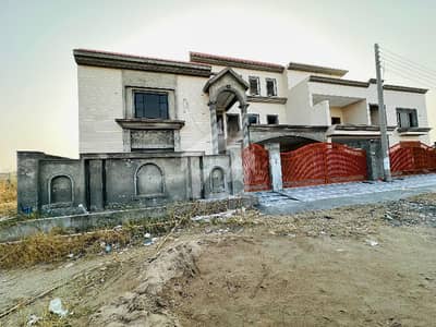 1 Kanal Designer House Available For Sale.