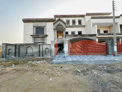 1 Kanal Designer House Available For Sale.