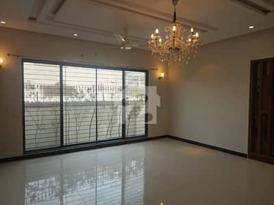 -11-2 Out Classic Location Ground -Basement For Rent