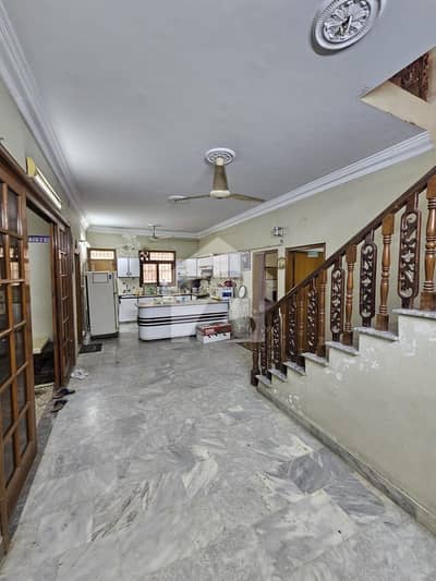 گلشنِ اقبال - بلاک 13 ڈی - 1 گلشنِ اقبال,گلشنِ اقبال ٹاؤن,کراچی میں 6 کمروں کا 12 مرلہ مکان 7.5 کروڑ میں برائے فروخت۔