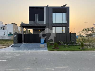 ڈی ایچ اے فیز 7 ڈیفنس (ڈی ایچ اے),لاہور میں 4 کمروں کا 10 مرلہ مکان 6.25 کروڑ میں برائے فروخت۔