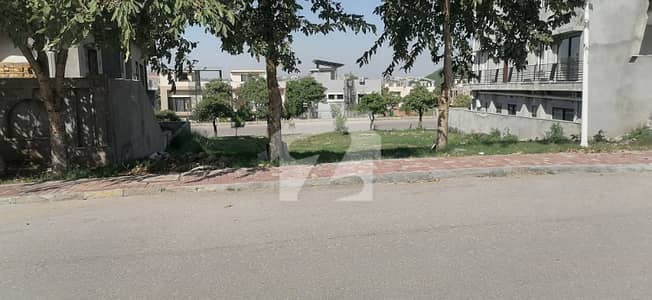 1 KANAL BACK OPEN READY TO CONSTRUCT AVAILABLE FOR SALE IN A BLOCK