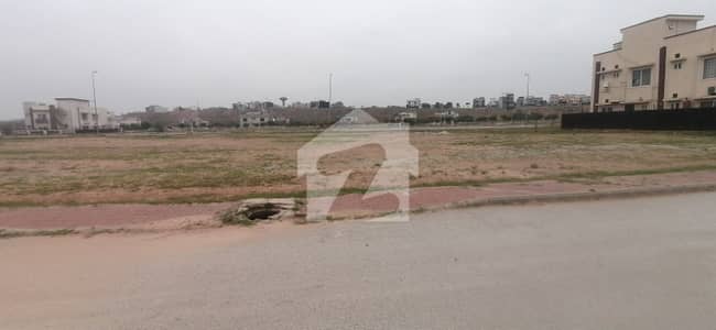 1 KANAL LEVEL PLOT FOR SALE IN CLUBCITY BAHRIA PHASE 8