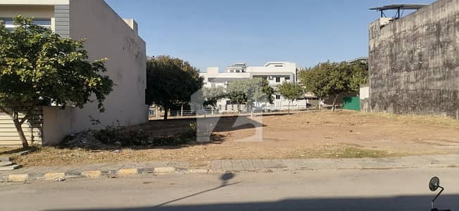 بحریہ ٹاؤن فیز 8 ۔ بلاک سی بحریہ ٹاؤن فیز 8,بحریہ ٹاؤن راولپنڈی,راولپنڈی میں 10 مرلہ رہائشی پلاٹ 1.45 کروڑ میں برائے فروخت۔
