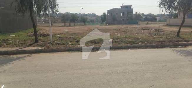 بحریہ ٹاؤن فیز 8 ۔ بلاک بی بحریہ ٹاؤن فیز 8,بحریہ ٹاؤن راولپنڈی,راولپنڈی میں 10 مرلہ رہائشی پلاٹ 1.25 کروڑ میں برائے فروخت۔
