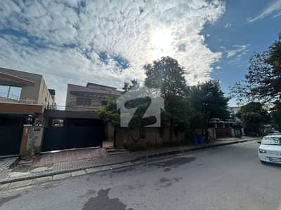 بحریہ ٹاؤن فیز 2 بحریہ ٹاؤن راولپنڈی,راولپنڈی میں 5 کمروں کا 1 کنال مکان 6.95 کروڑ میں برائے فروخت۔