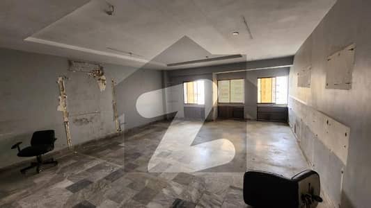 700 sq ft empty office road facing near main Shahrah e Faisal Baloch colony flyover in 24/7 building