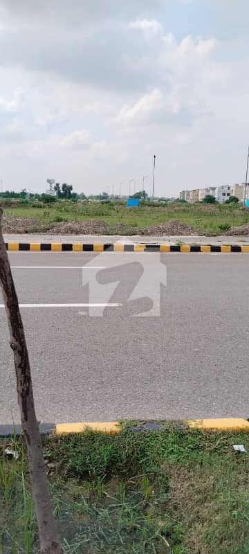 ڈی ایچ اے فیز9 پریزم - بلاک ایف ڈی ایچ اے فیز9 پریزم,ڈی ایچ اے ڈیفینس,لاہور میں 1 کنال رہائشی پلاٹ 3.3 کروڑ میں برائے فروخت۔ ڈی ایچ اے فیز9 پریزم - بلاک ایف ڈی ایچ اے فیز9 پریزم,ڈی ایچ اے ڈیفینس,لاہور میں 1 کنال رہائشی پلاٹ 3.3 کروڑ میں برائے فروخت۔