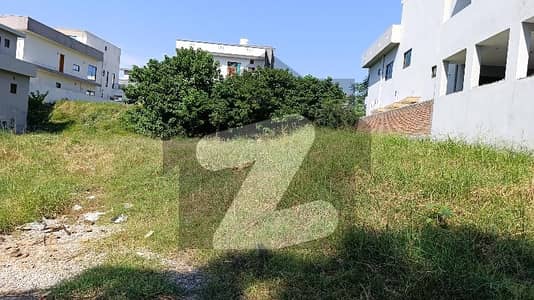 سوان گارڈن ۔ بلاک بی سوان گارڈن,اسلام آباد میں 18 مرلہ رہائشی پلاٹ 2.65 کروڑ میں برائے فروخت۔